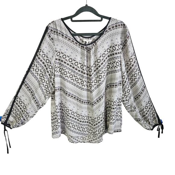 Maurices Size XL Lightweight Chiffon Tie Wrist Blouse Gray Black Boho Chevron - Picture 1 of 5